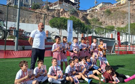 BAYRAKLI BELEDİYESİ MİNİKLERLE GURUR DUYUYOR